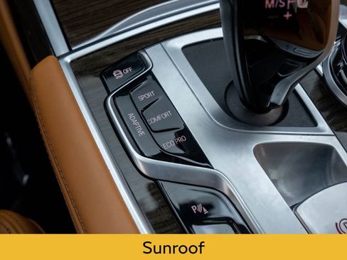 Used 2022 BMW 750i xDrive w/ Executive Package image 22