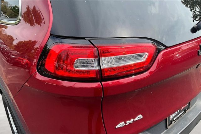 Used 2017 Jeep Cherokee Limited AWD/4WD image 23