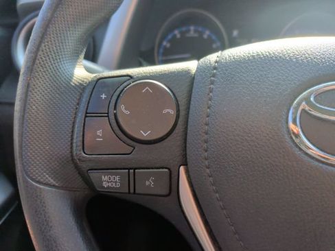 Used 2018 Toyota RAV4 LE FWD image 19