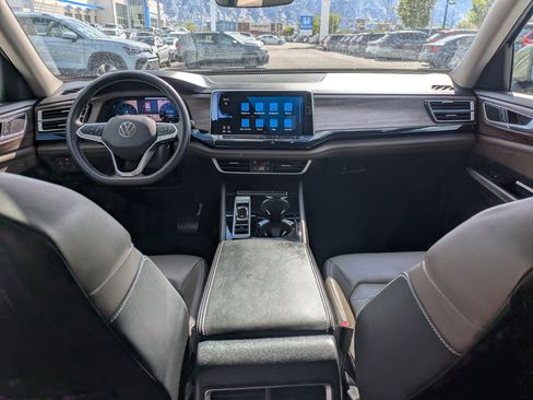 Certified 2025 Volkswagen Atlas SEL AWD/4WD image 32