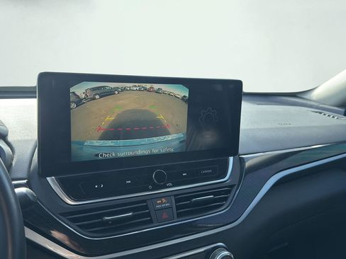 Used 2023 Nissan Altima 2.5 SR w/ SR Premium Package image 14