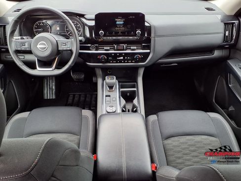 Used 2024 Nissan Pathfinder SV AWD/4WD image 18