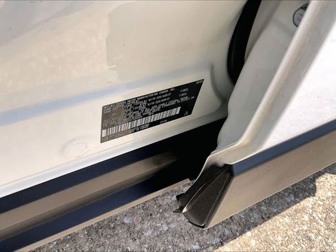 Used 2025 Toyota RAV4 XLE FWD image 37