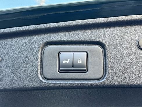 Certified 2025 Nissan Pathfinder SL w/ SL Premium Package image 18