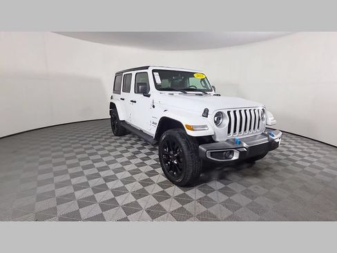 Used 2022 Jeep Wrangler Unlimited Sahara AWD/4WD image 51