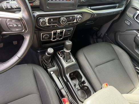 Used 2020 Jeep Wrangler Unlimited Sport image 9