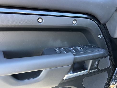 Certified 2025 Land Rover Defender 130 V8 image 15