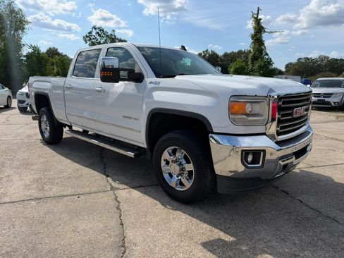 Used 2015 GMC Sierra 2500 SLT w/ Duramax Plus Package AWD/4WD image 7