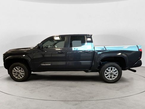 Certified 2025 Toyota Tacoma TRD Off-Road image 2