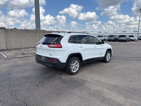 Used 2018 Jeep Cherokee Latitude FWD image 7