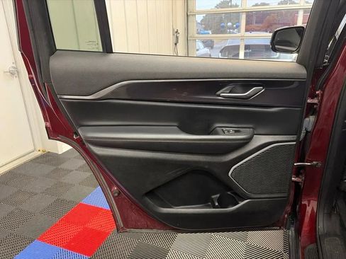 Used 2021 Jeep Grand Cherokee L Laredo AWD/4WD image 13