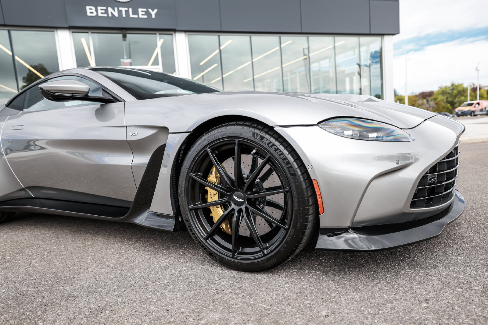 Used 2023 Aston Martin V12 Vantage RWD image 19