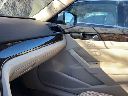 Used 2014 Volkswagen Passat TDI SEL Premium image 21