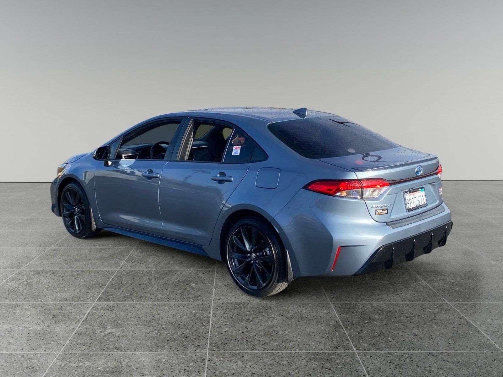 Used 2024 Toyota Corolla SE w/ SE Package FWD image 3