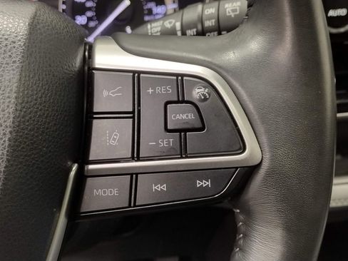 Used 2022 Toyota Highlander XLE image 30