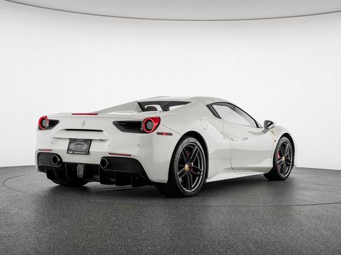 Used 2018 Ferrari 488 Spider RWD image 6