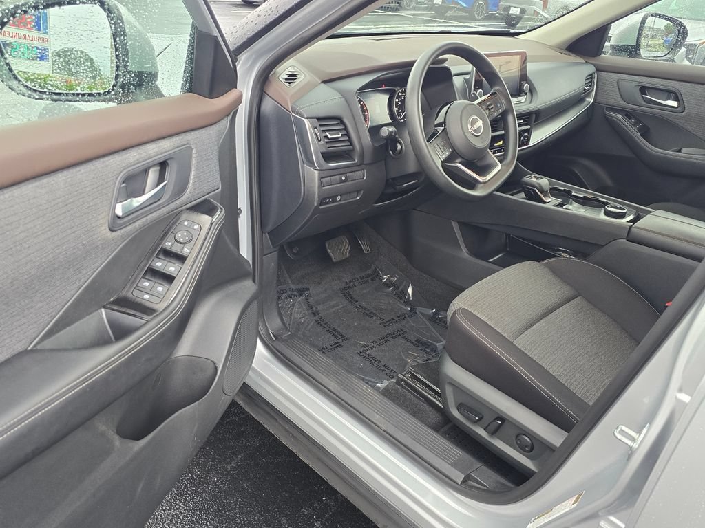 Used 2023 Nissan Rogue SV AWD/4WD image 9