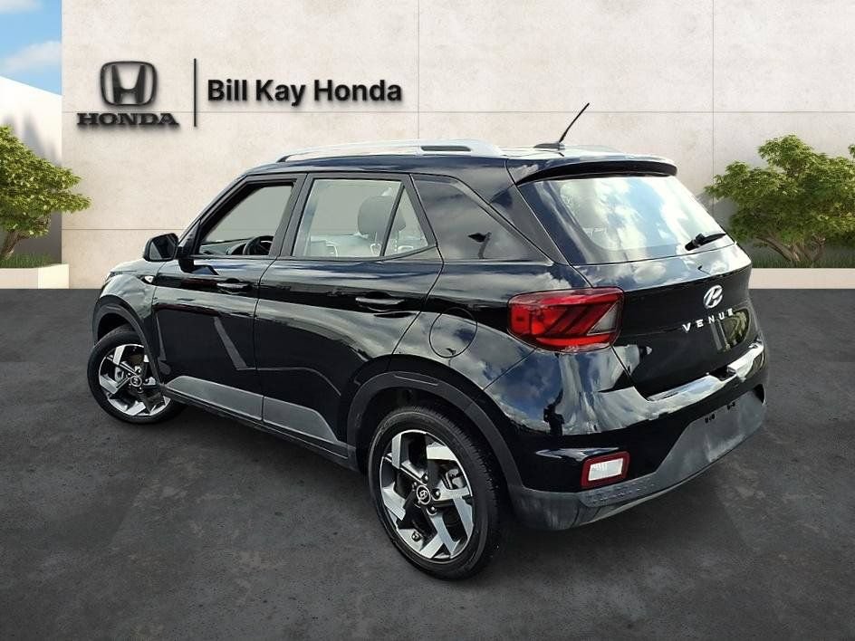 Used 2026 Hyundai Venue SEL FWD image 6
