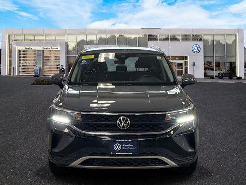Certified 2022 Volkswagen Taos SE w/ IQ.Drive SE Package image 2