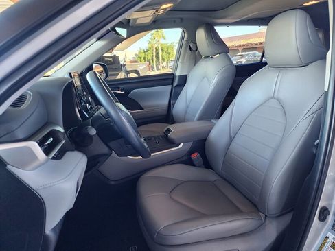 Used 2022 Toyota Highlander XLE image 27