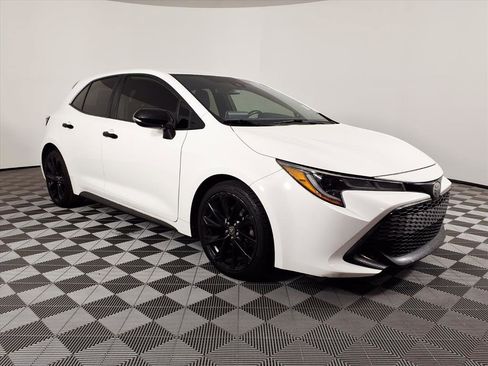 Used 2020 Toyota Corolla Hatchback image 3