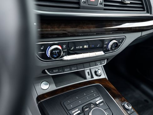 Used 2020 Audi Q5 2.0T Premium w/ Convenience Package image 12