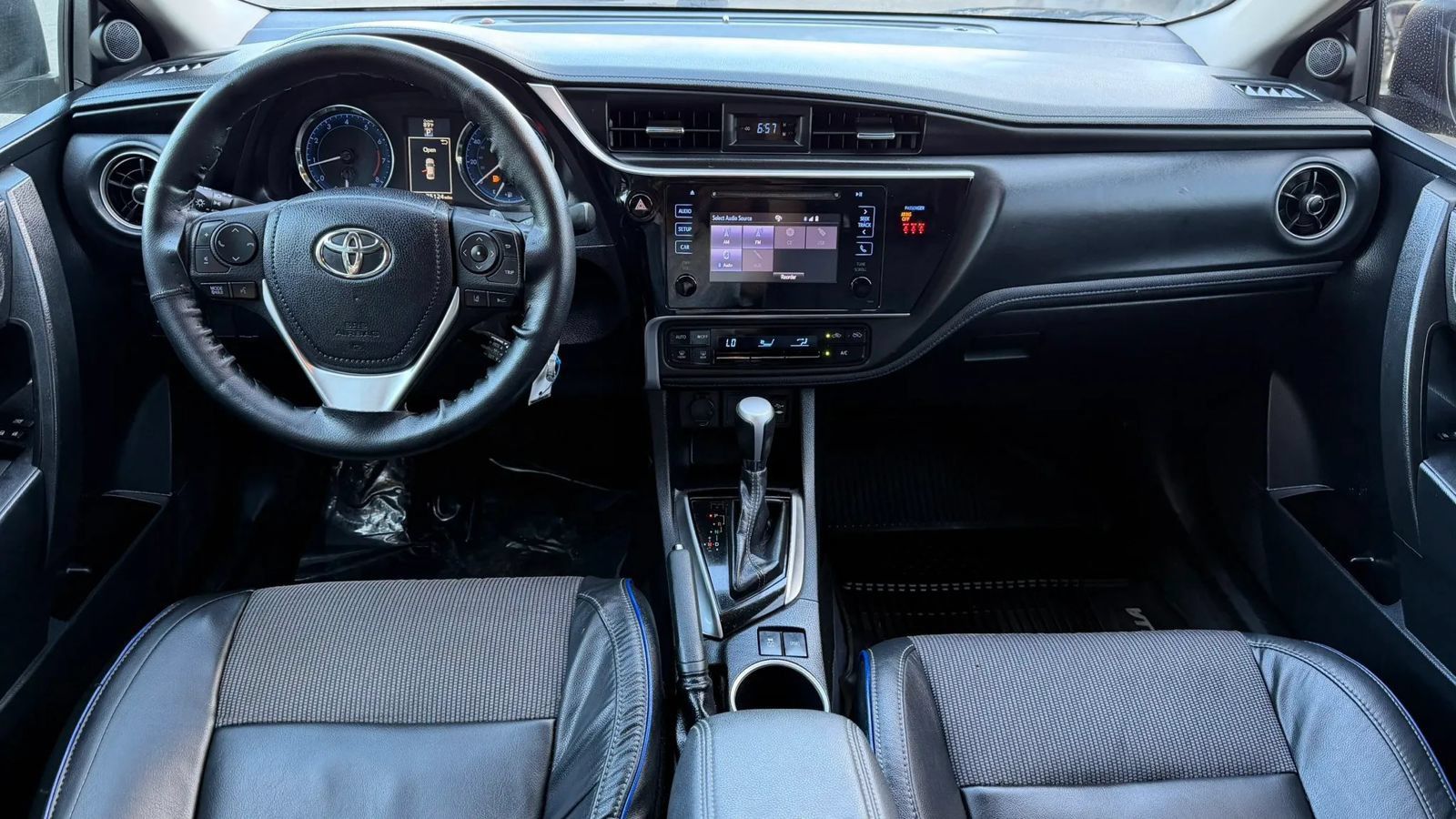 Used 2019 Toyota Corolla SE FWD image 18