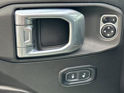 Used 2024 Jeep Wrangler Sport S image 12