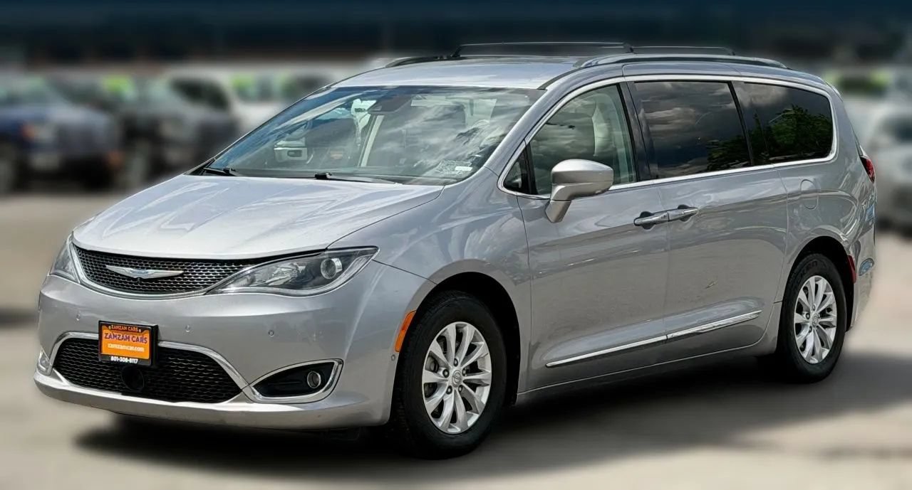 Used 2018 Chrysler Pacifica Touring-L w/ Advanced Safetytec Group FWD image 5