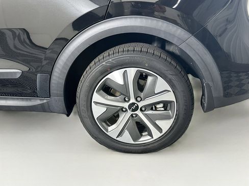 Used 2022 Kia Niro EX image 11