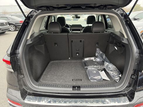 New 2025 Volkswagen Taos SEL image 16