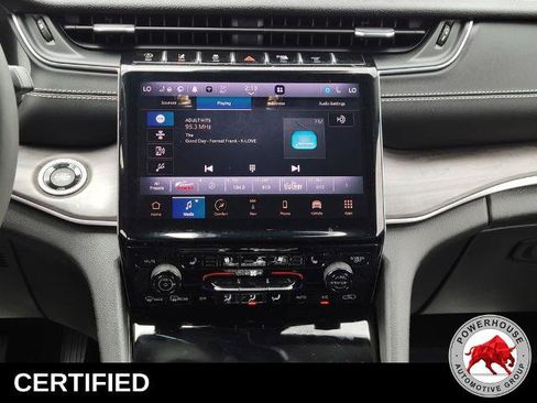 Used 2023 Jeep Grand Cherokee Limited w/ Luxury Tech Group II RWD image 23