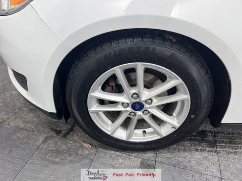 Used 2015 Ford Focus SE FWD image 18