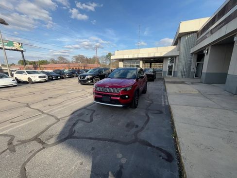 Used 2025 Jeep Compass Limited image 20