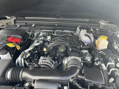 New 2025 Jeep Gladiator Sport image 11