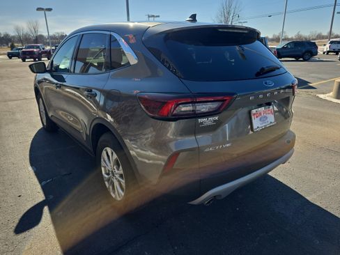 Used 2023 Ford Escape Active w/ Tech Pack #2 AWD/4WD image 3