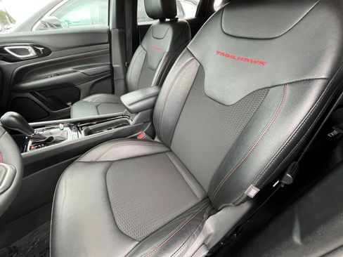 Used 2025 Jeep Compass Trailhawk AWD/4WD image 36