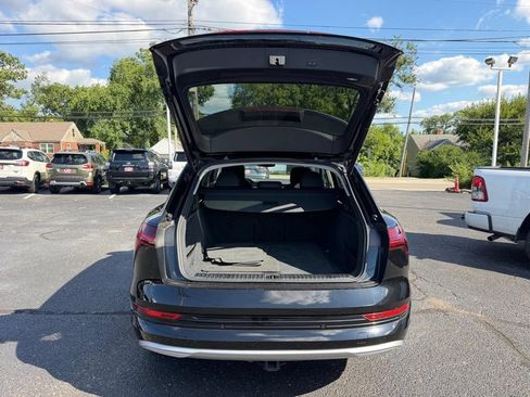 Used 2022 Audi e-tron Premium w/ Towing Package AWD/4WD image 27