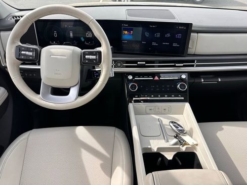 Used 2025 Hyundai Santa Fe SEL image 4