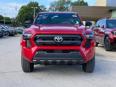 Used 2024 Toyota Tacoma SR RWD image 2