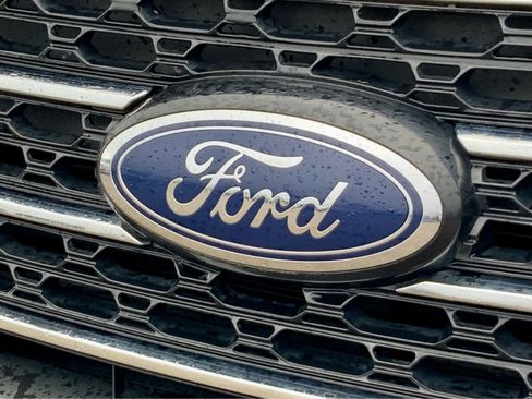 Used 2023 Ford Explorer XLT w/ Equipment Group 202A image 20