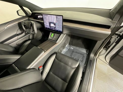 Used 2022 Tesla Model X image 18