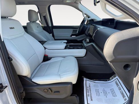 Used 2025 Ford Expedition Max Platinum w/ Driver's Package AWD/4WD image 17