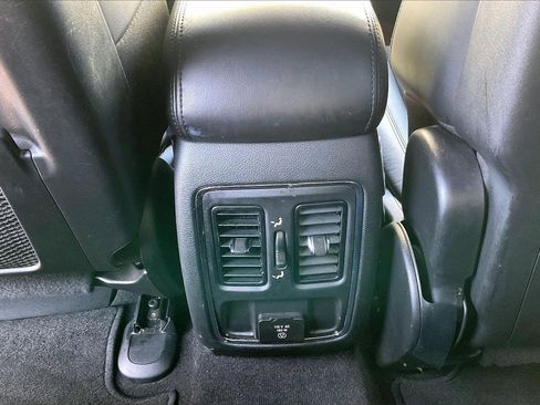 Certified 2022 Jeep Grand Cherokee Laredo X image 16