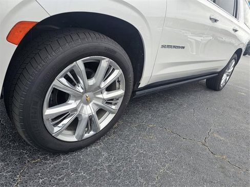 Used 2022 Chevrolet Suburban High Country image 15
