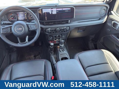 Used 2025 Jeep Gladiator Rubicon AWD/4WD image 24