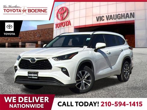 Certified 2023 Toyota Highlander XLE image 1