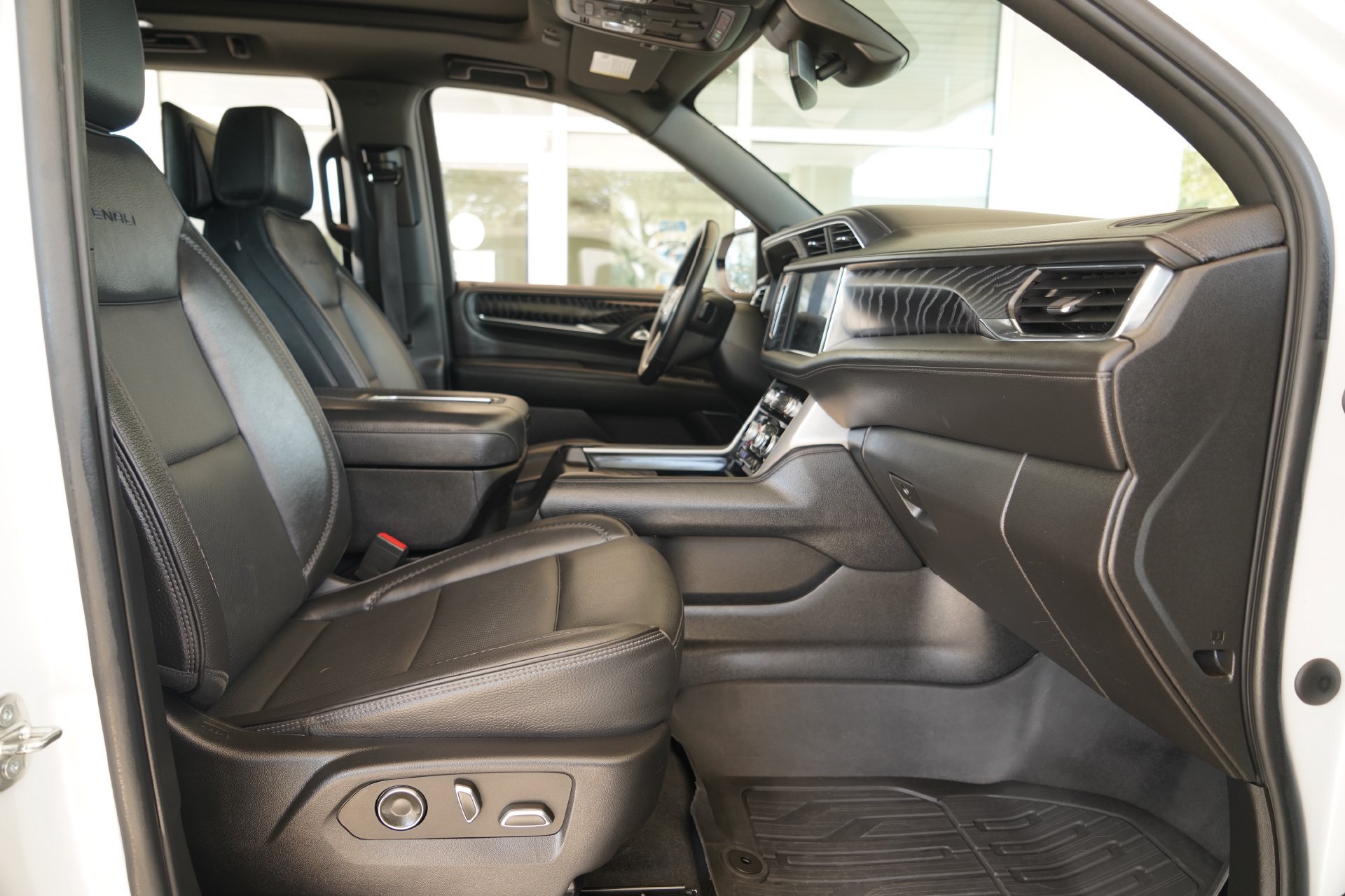 Used 2023 GMC Yukon Denali w/ Max Trailering Package AWD/4WD image 23