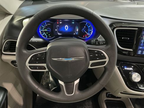 Used 2017 Chrysler Pacifica Touring Plus image 24