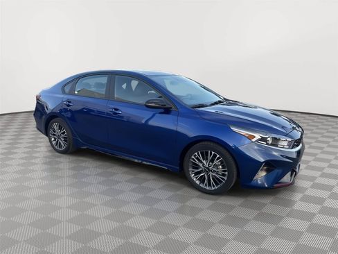 Used 2024 Kia Forte GT-Line w/ GT-Line Premium Package FWD image 3